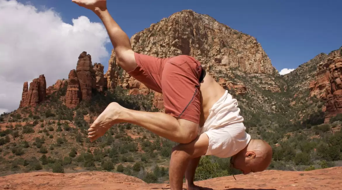 Handstands in Yoga Compared to Handstands in Gymnastics