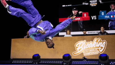 How are breaking scores judged at Paris 2024?