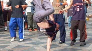 What are Freezes in breakdancing?