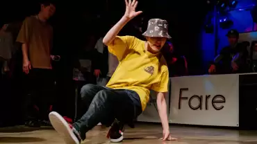 Learn Basic Breakdancing Freezes and Footwork for Beginners