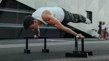 How to start Calisthenics to gain insane STRENGTH and AESTHETICS: A Beginner’s Guide