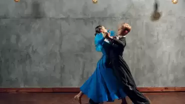 Understanding the Waltz: A Timeless Ballroom Dance